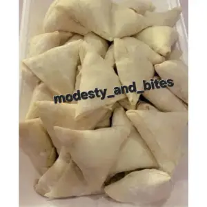 Samosa sold by Modesty_and_bites